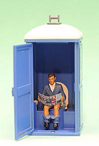 Mann auf Toilette - Neuheit 2010 - Nur Figur - ohne Toilettenhuschen